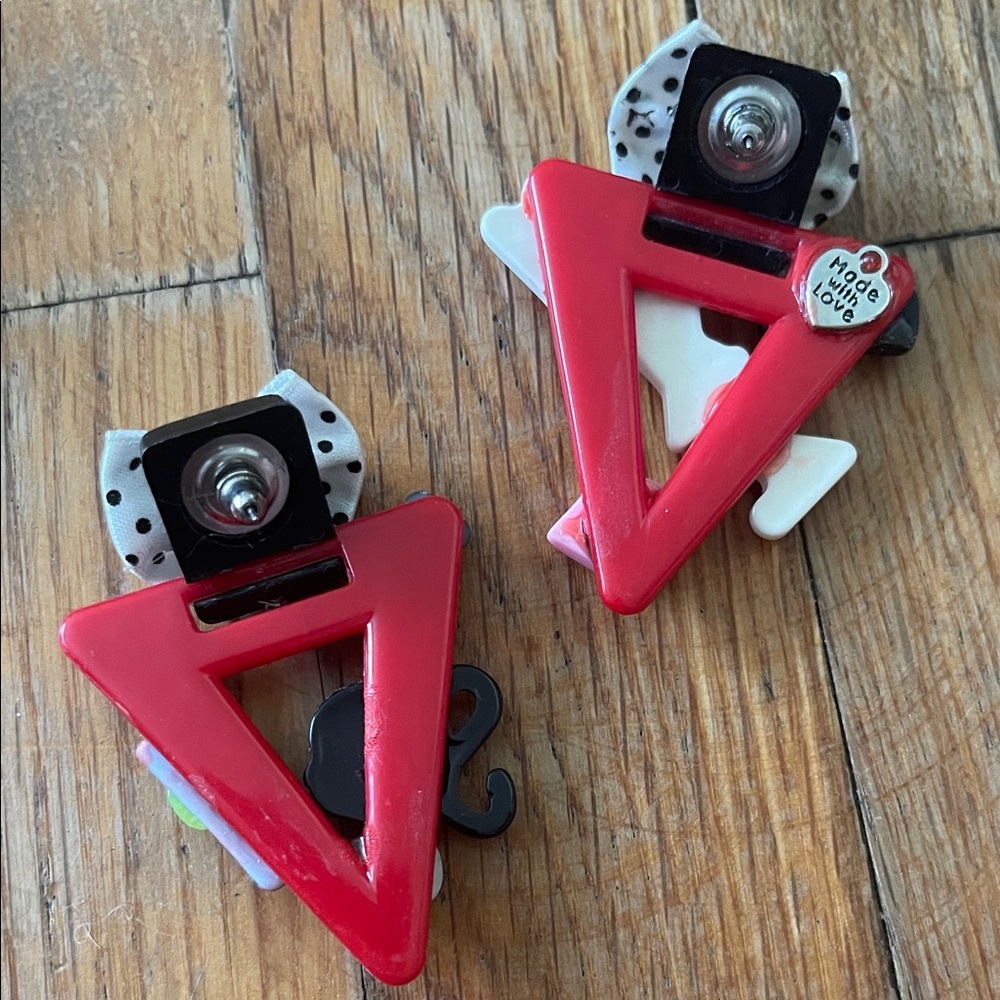 MAC Inspired Red and Black earrings - Picture 2 of 3